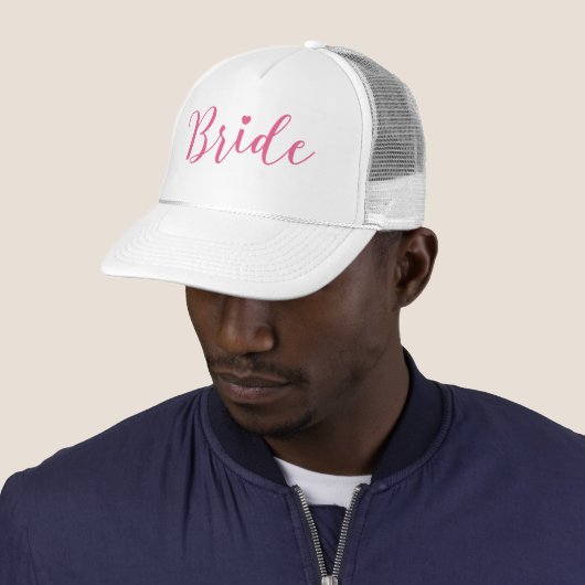 Bride roze script eenvoudig en elegant trucker pet (In situ)