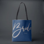 Bride Silver Glitter & Navy Princess Calligraphy Tote Bag<br><div class="desc">Pak deze canvas tas voor chic, zwart-wit handschrift typografie. Ideaal voor het meenemen van uw trouwplanningdocumenten of -artikelen tijdens het planningsstadium van de bruiloft en tijdens de activiteiten. Op trouwdag, breng dit tas met u mee om schoenen, programma's, of andere punten te vervoeren nodig voor uw speciale dag. Verkrijgbaar in...</div>