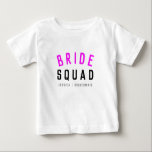 Bride Squad | Hot-roze Bachelorette Bridesmaid<br><div class="desc">Kute, eenvoudige, stijlvolle "Bride Squad" citeert een kunsthemd met moderne, minimalistische typografie in zwart-wit-roze in een koele trendy stijl. De slogan, de naam en de rol kunnen gemakkelijk gepersonaliseerd worden met de namen van je bruidfeest, bijvoorbeeld bruid, bruidsmeisje, bloemmeisjes, moeder van de bride, Glam Squad en nog veel meer! De...</div>