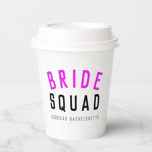 Bride Squad | Hot-roze Bachelorette Bridesmaid Papieren Bekers (Voorkant)