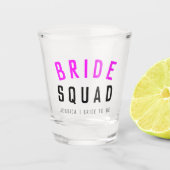 Bride Squad | Hot-roze Bachelorette Bridesmaid Shot Glas (Voorkant)