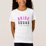 Bride Squad | Hot-roze Bachelorette Bridesmaid T-shirt<br><div class="desc">Kute, eenvoudige, stijlvolle "Bride Squad" citeert kunstmeisjes T-shirt met moderne, minimalistische typografie in zwart-wit-roze in een koele trendy stijl. De slogan, de naam en de rol kunnen gemakkelijk gepersonaliseerd worden met de namen van je bruidfeest, bijvoorbeeld bruid, bruidsmeisje, bloemmeisjes, moeder van de bride, Glam Squad en nog veel meer! De...</div>