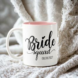 'Bride Squad' modern zwart schrift aangepast trouw Tweekleurige Koffiemok