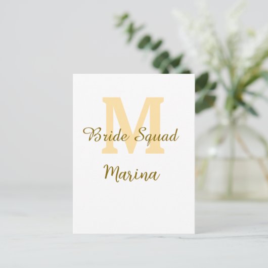 Bride squad monogram golden bridal shower simple  briefkaart (Staand voorkant)