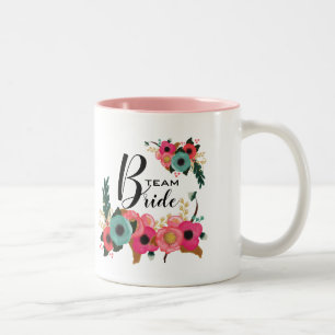Bride Team. Bridesmaid Modern Floral Custom Tweekleurige Koffiemok