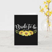 Bride To Be EST 2025 Celebrate Engaged Mannen Vrou Kaart (Gele Bloem)