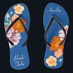 Bride Tribe Floral iets blauw huwelijk Teenslippers<br><div class="desc">Dit wenselijke paar teenslippers kenmerkt een retro-esthetisch patroon van mooie pony-bloemen op de blauwe achtergrond, en een verwisselbare typografie "Bride Tribe". Deze gepersonaliseerde en elegante teenslippers zijn een gedenkwaardig geschenk voor leden van de bruiloft: bruid, bruidsmeisje, bruidsmoeder, eermeisje... Ze zullen een stijlvolle dosis glam toevoegen aan je trouwdag, een vrijgezellenfeest...</div>