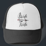 Bride Tribe met Arrow Trucker Hat Trucker Pet<br><div class="desc">Geweldig cadeautje voor je bruidstribe. Je kunt ze de dag van de bruiloft of op een nacht in de stad besport.</div>