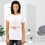 Bride tribe roos goudflorale eucalyptusgroen t-shirt<br><div class="desc">Voor een vrijgezellenfeest of een bachelorette spa en wellness weekend. Een witte achtergrond. Gedecorbeerd met een roos goudkleurige, wazige roze bloem (roos) en groene waterkleurde eucalyptusbladeren, sprigs, groen en een nepgoudbolletje. Personaliseer en voeg de naam van de bruid toe. Zwarte en gouden letters. Met de tekst: Bride tribe. De woordstam...</div>