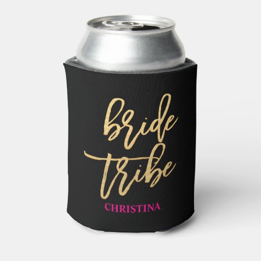 Bride Tribe Script Black/Gold/Hot Pink personalise Blikjeskoeler (Blikje Achterkant)