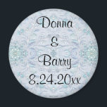 Bride Wedding bord blauw Magneet<br><div class="desc">Een prachtige reeks producten met verschillende stijlen van kant, borduurwerk, satijn, zijde, kralen, neushoorns en juwelen, gemaakt van afbeeldingen huwelijksjurken. Sommigen hebben een duidelijk verschijning terwijl anderen moderner zijn in ontwerp. Er is de delicate blik van kant, plechtige gebieden op satin en zijde, fijne borduurkunst van bloemen en patronen. Unieke...</div>