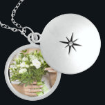 Bride's bruiloft Bouquet Voeg je foto-oft toe Locket Ketting<br><div class="desc">Pas dit ontwerp vandaag aan! Dit cadeau is perfect voor de speciale gelegenheid.
 Kijk eens naar onze winkel,  voor al onze coole design.</div>