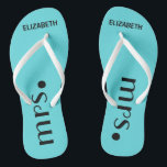 Brides Reception Gepersonaliseerd Teenslippers<br><div class="desc">Een schattige toevoeging aan je bestemmingsstrand of bruiloft. Dans de nacht weg in deze comfortabele teenslippers. De achtergrondkleur van de steekproef is een Tiffany, aqua blauw-klik "pas het"aan om kleur te veranderen. Het woord "Mrs.", in het zwart met de bruidsnaam gepersonaliseerd. Ga naar mijn winkel "The Hungarican Princess" op www.zazzle.com/hungaricanprincess*...</div>