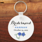 Bridesmaid Modern Typography Blue Flowers Wedding Sleutelhanger (Achterkant)