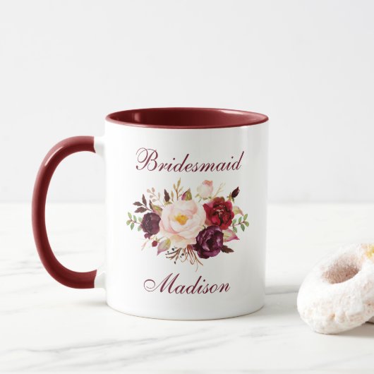 Bridesmaid Name Waterverf Burgundy Floral Mok (Met donut)