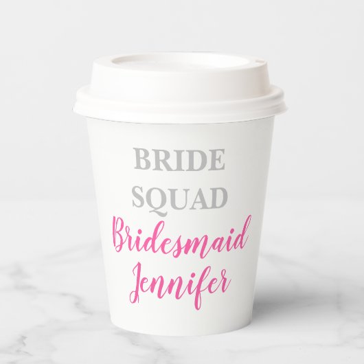 Bridesmaid Pink Custom Name Weddenschap Bacheloret Papieren Bekers (Voorkant)