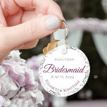 Bridesmaid Wedding Gift Cassis Paars en grijze lac Sleutelhanger<br><div class="desc">Deze sleutelhangers zijn ontworpen om bruidsmeisjes in je bruiloft te bevoordelen. Ze zijn voorzien van een eenvoudig, maar elegant ontwerp met een witte achtergrond, magenta of cassis paars & Grey tekst, en een zilveren faux folie floral border. De perfecte manier om je bruidsmeisjes te bedanken dat ze deel uitmaken van...</div>