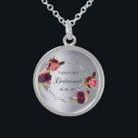 Bridesmaïde zilverbloemalen — Bourgogne Sterling Zilver Ketting<br><div class="desc">Een trendy bohse boho-achtige cadeau voor de Bridesmaid. Verkleurd met waterkleurige rozen in de Bourgogne en roze. Elegant faux, zilveren achtergrond. Een faux zilveren geometrisch lijst. Met de tekst: Bridesmaid geschreven met een hand geschreven stijlmanuscript. Sjabloon voor de naam Bridesmaid en een datum. Zwarte gekleurde letters. Ideaal voor een winterbruiloft!...</div>