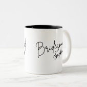 Bridesmaids Gifts | Aangepast zwart modern script Tweekleurige Koffiemok (Voorkant rechts)
