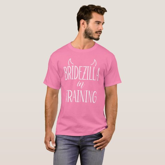 Bridezilla in opleiding | Naam Bride op de achterz T-shirt (Voorkant volledig)