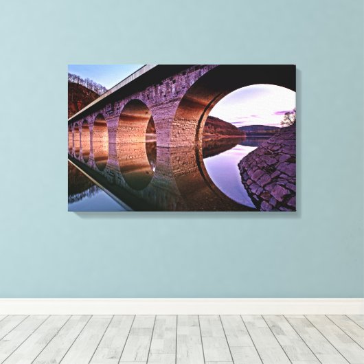 Bridge Arches Sunset Stretched Canvas afdrukken (Insitu (Houten vloer))