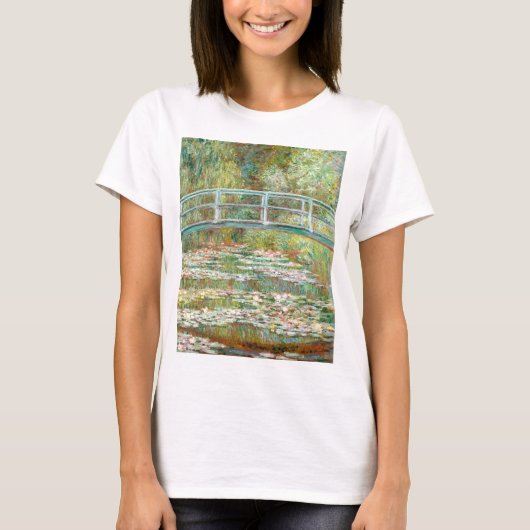 Bridge over a Pond of Water Lilies by Claude Monet T-shirt (Voorkant)
