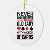 Bridge Player onderschat nooit oude Lady-kaarten Keramisch Ornament (Links)