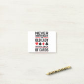 Bridge Player onderschat nooit oude Lady-kaarten Post-it® Notes (Op bureau)