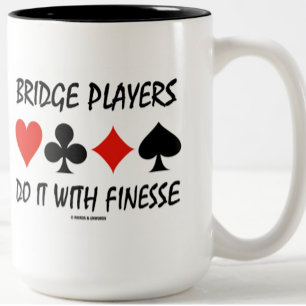 Bridge-spelers doen het met vier Finesse-kaarten Tweekleurige Koffiemok