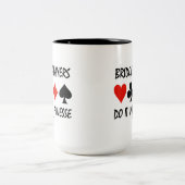 Bridge-spelers doen het met vier Finesse-kaartsleu Tweekleurige Koffiemok (Center)