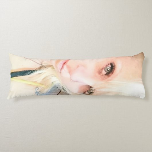 Bridget Body Pillow Lichaamskussen (Voorkant)