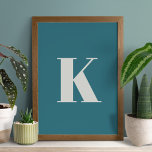 Brief initiaal | Blauwgroen monogram Modern Stijlv Poster<br><div class="desc">Eenvoudig,  stijlvol monogram poster met aangepaste initialen in moderne,  minimalistische typografie in putty grijs op blauwgroen blauw. Een perfect aangepast cadeau of accessoire met een persoonlijke aanraking!</div>