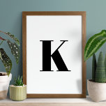 Brief initiaal | Monogram Modern Stylish Trendy Poster<br><div class="desc">Eenvoudig,  stijlvol monogram-poster met aangepaste initiaal in moderne,  minimalistische typografie in zwart-wit. Een perfect aangepast cadeau of accessoire met een persoonlijke aanraking!</div>