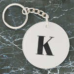 Brief initiaal | Monogram Modern Stylish Trendy Sleutelhanger<br><div class="desc">Eenvoudige,  stijlvolle monogram-sleutelhanger met aangepaste initiaal in moderne,  minimalistische typografie in zwart op een verouderde grijze achtergrond. Een perfect aangepast cadeau of accessoire met een persoonlijke aanraking!</div>