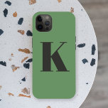 Brief initiaal | Monogram Modern Trendy Sage Green iPhone 15 Case<br><div class="desc">Eenvoudige,  stijlvolle monogram initiaal letter in moderne,  minimalistische typografie in donkergrijs op zonnig. Een perfect aangepast cadeau of accessoire met een persoonlijke aanraking!</div>