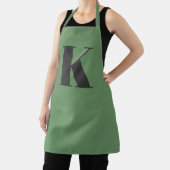 Brief initiaal | Monogram Modern Trendy Sage Green Schort (Insitu)