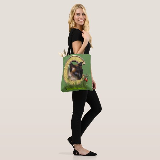 Brief Siamese-Capital-Monogram C Tote Bag (Op model)