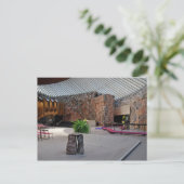 Briefkaart De Tempeliaukio-kerk in Finland (Staand voorkant)