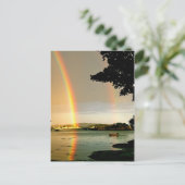 Briefkaart dubbele regenboog boven water (Staand voorkant)
