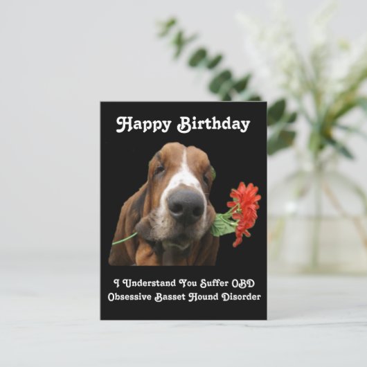 Briefkaart Gelukkige Verjaardag Basset Hound Met B (Staand voorkant)