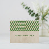 Briefkaart Groene Chic Chevron Table Number (Staand voorkant)