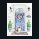 Briefkaart Havanese Moving Announcement<br><div class="desc">kondig je nieuwe adres aan met onze stijlvolle aankondiging met een Havanese,  blauwe voordelige voordeur,  welkome mat,  leisteen,  topiaries en een florale kreet op een grijze achtergrond.</div>