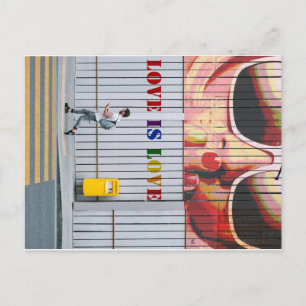 briefkaart Kiss-Love is Love Gay/Lesbian