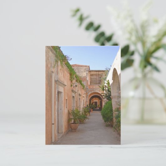 Briefkaart klooster Courtyard (Staand voorkant)
