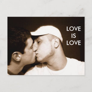 briefkaart 'Love is Love'
