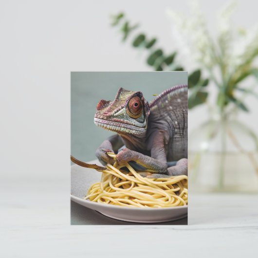 Briefkaart met chameleon Eating Spaghetti (Staand voorkant)