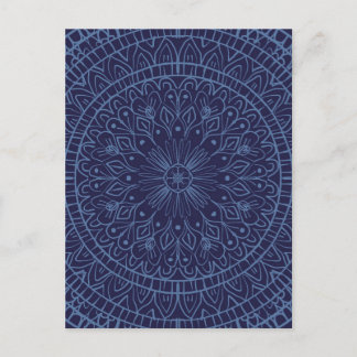 Briefkaart met een diep blauw mandala-ontwerp