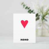 Briefkaart met een rood hart en xoxo (Staand voorkant)