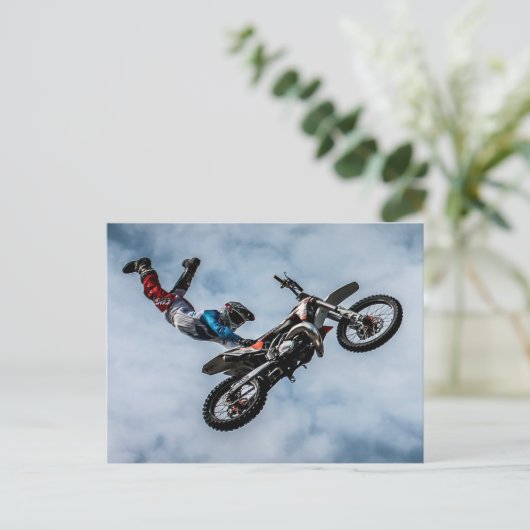 Briefkaart met motorfietser (Staand voorkant)