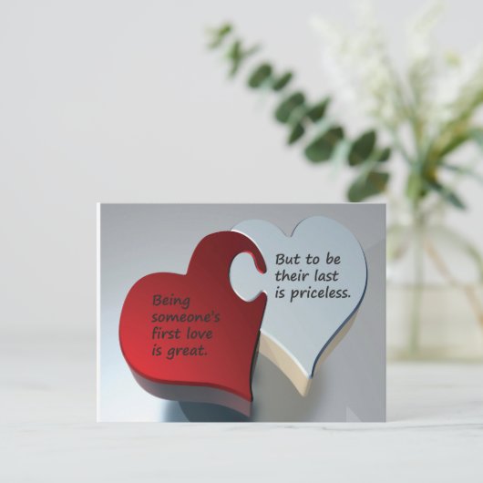 Briefkaart met puzzelstukjes van rood en wit hart. (Staand voorkant)